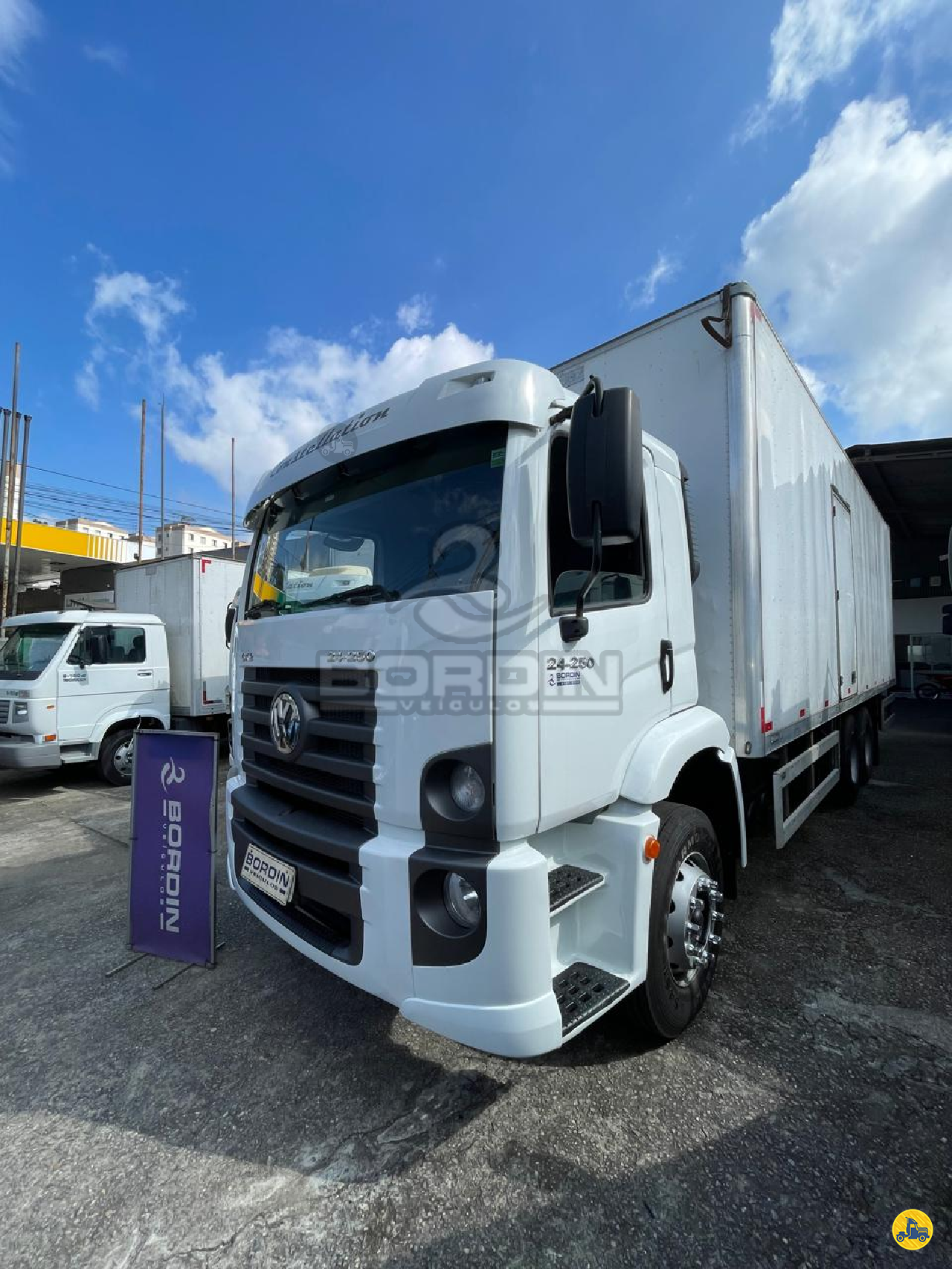 CAMINHAO VOLKSWAGEN VW 24250 Baú Furgão Truck 6x2 Bordin Veículos SAO BERNARDO DO CAMPO SÃO PAULO SP